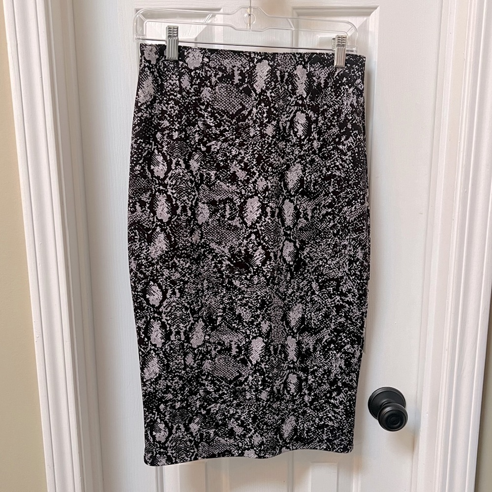 Apt. 9 Womens Pencil Skirt Black Gray Snake Print Stretch Pull On EUC